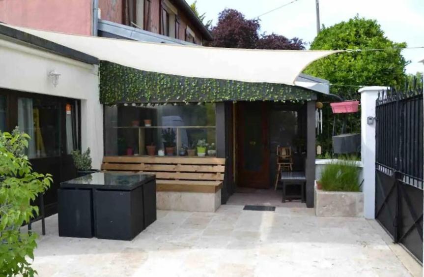 Esbly Leleka Hostel المظهر الخارجي الصورة